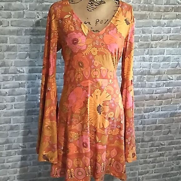 70s retro Bellsleeve Floral Dress - Picture 3 of 10